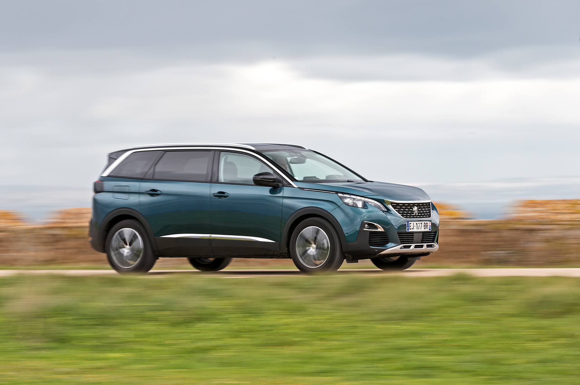 Путаемся в цифрах с семиместным кроссовером Peugeot 5008 — ДРАЙВ