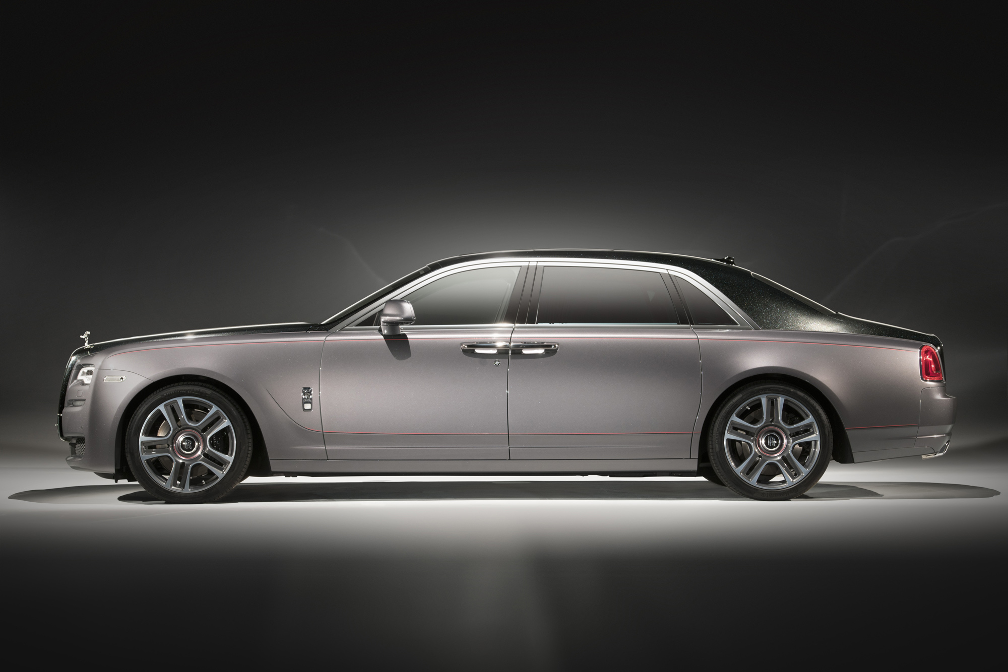 Седан Rolls-Royce Ghost Elegance блеснёт краской из алмазов — ДРАЙВ