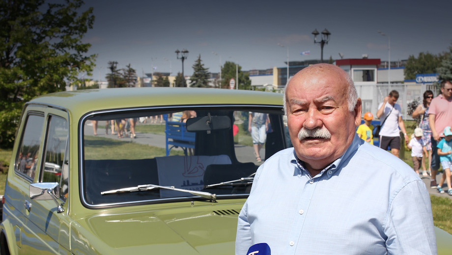 Доктор технических наук П.М. Прусов родился 6 января 1942 года в селе Зубки Витебской области Белорусской ССР. До института учился в техникуме механизации сельского хозяйства, проходил военную службу, в том числе в составе группы советских специалистов, занимавшихся разминированием алжиро-марокканской и алжиро-тунисской границ.