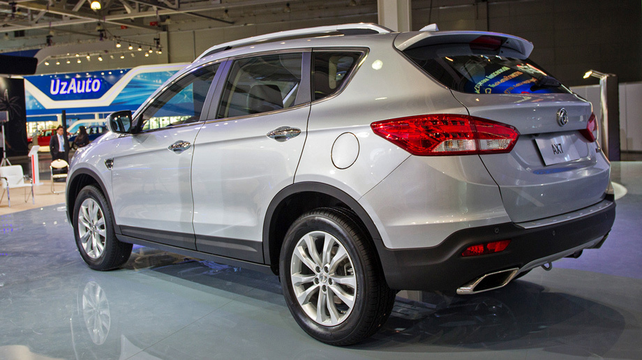 Машина китайская Dongfeng AX 37