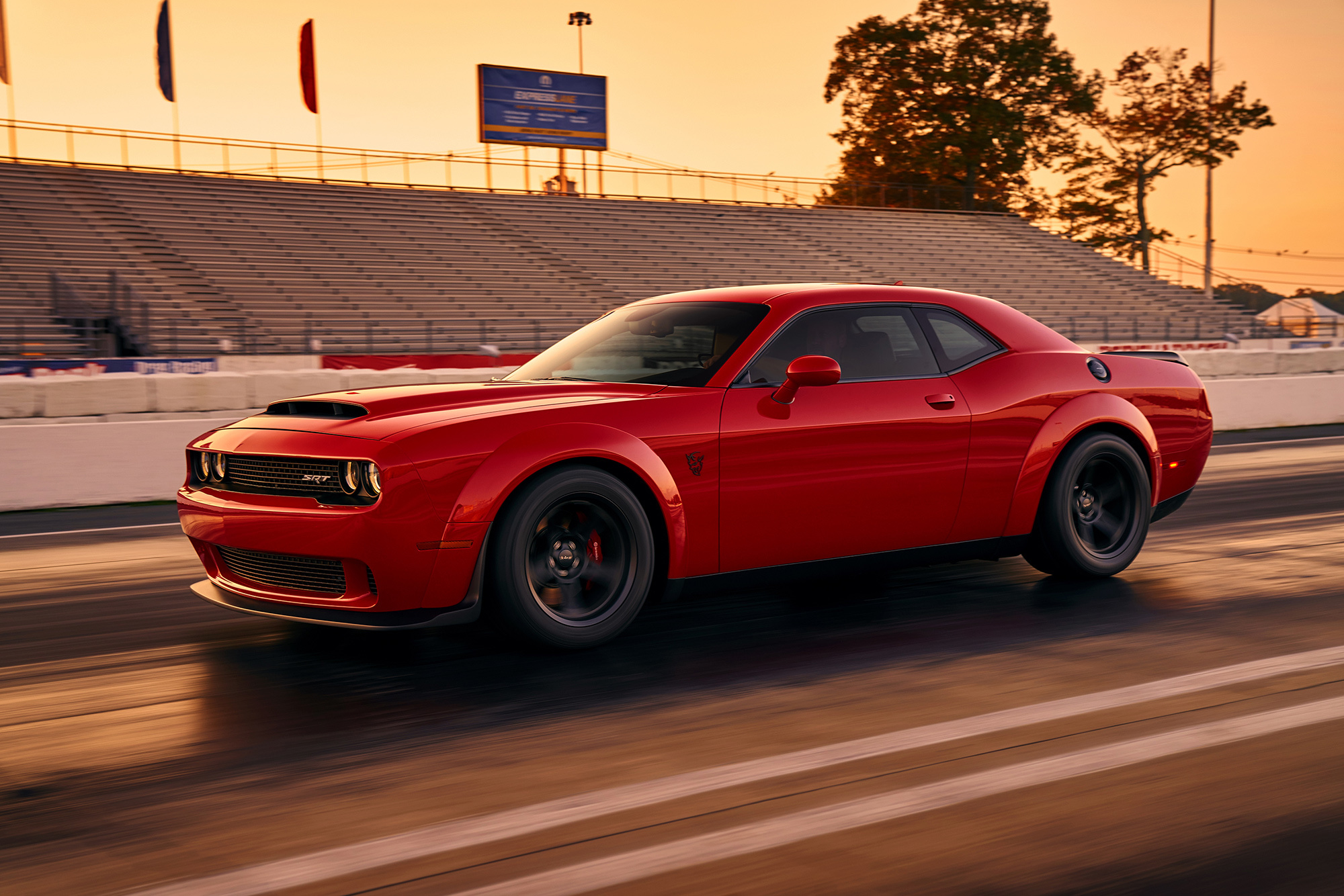 Дрэгстер Dodge Challenger SRT Demon поразил скоростью — ДРАЙВ