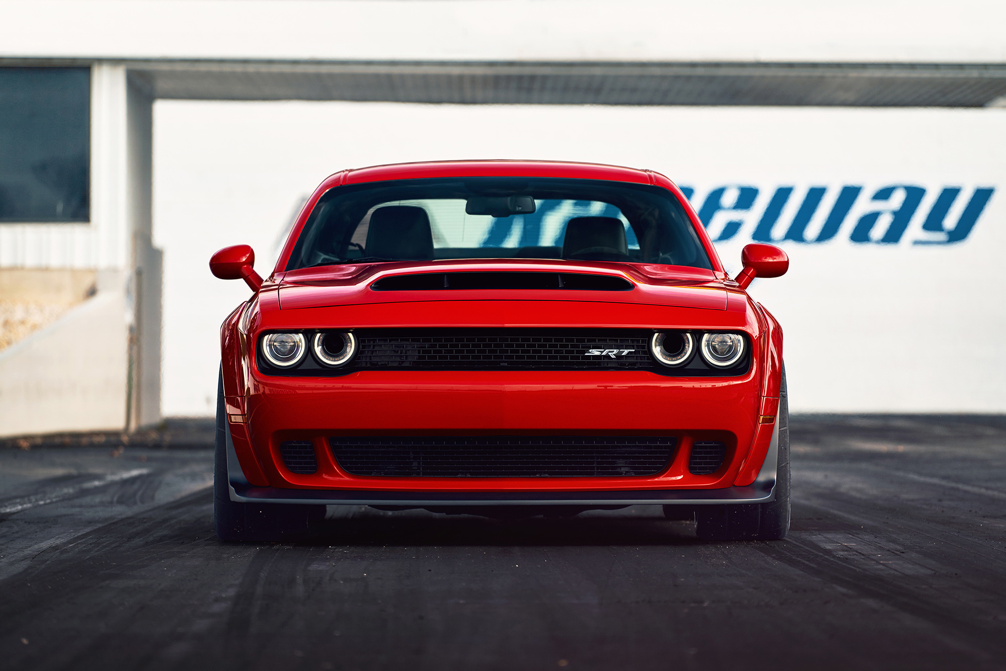 Дрэгстер Dodge Challenger SRT Demon поразил скоростью — ДРАЙВ