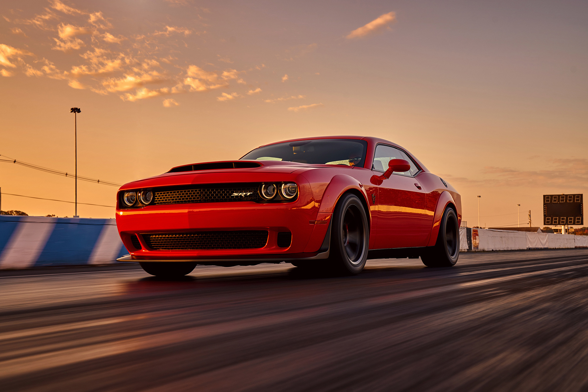 Дрэгстер Dodge Challenger SRT Demon поразил скоростью — ДРАЙВ