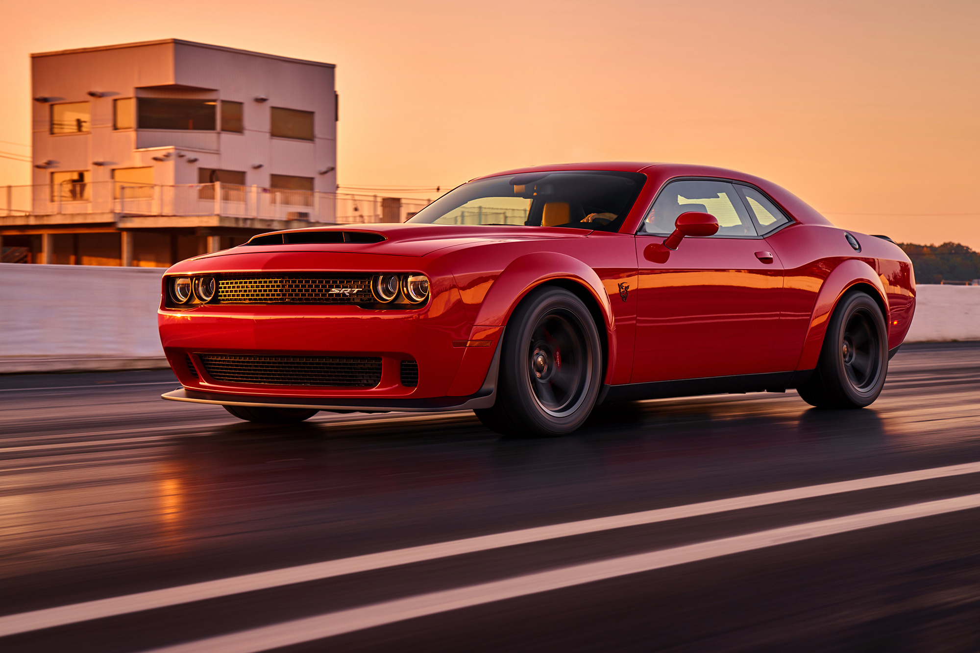 Дрэгстер Dodge Challenger SRT Demon поразил скоростью — ДРАЙВ