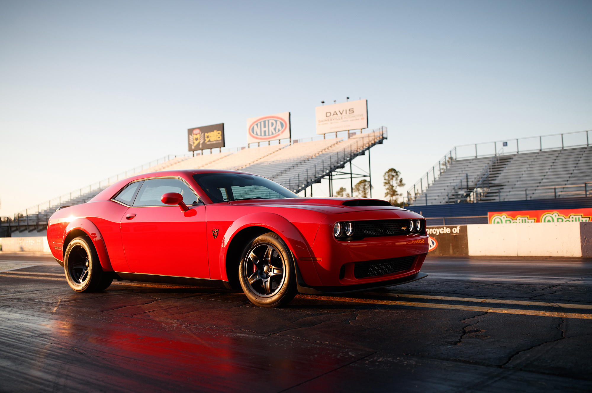 Дрэгстер Dodge Challenger SRT Demon поразил скоростью — ДРАЙВ