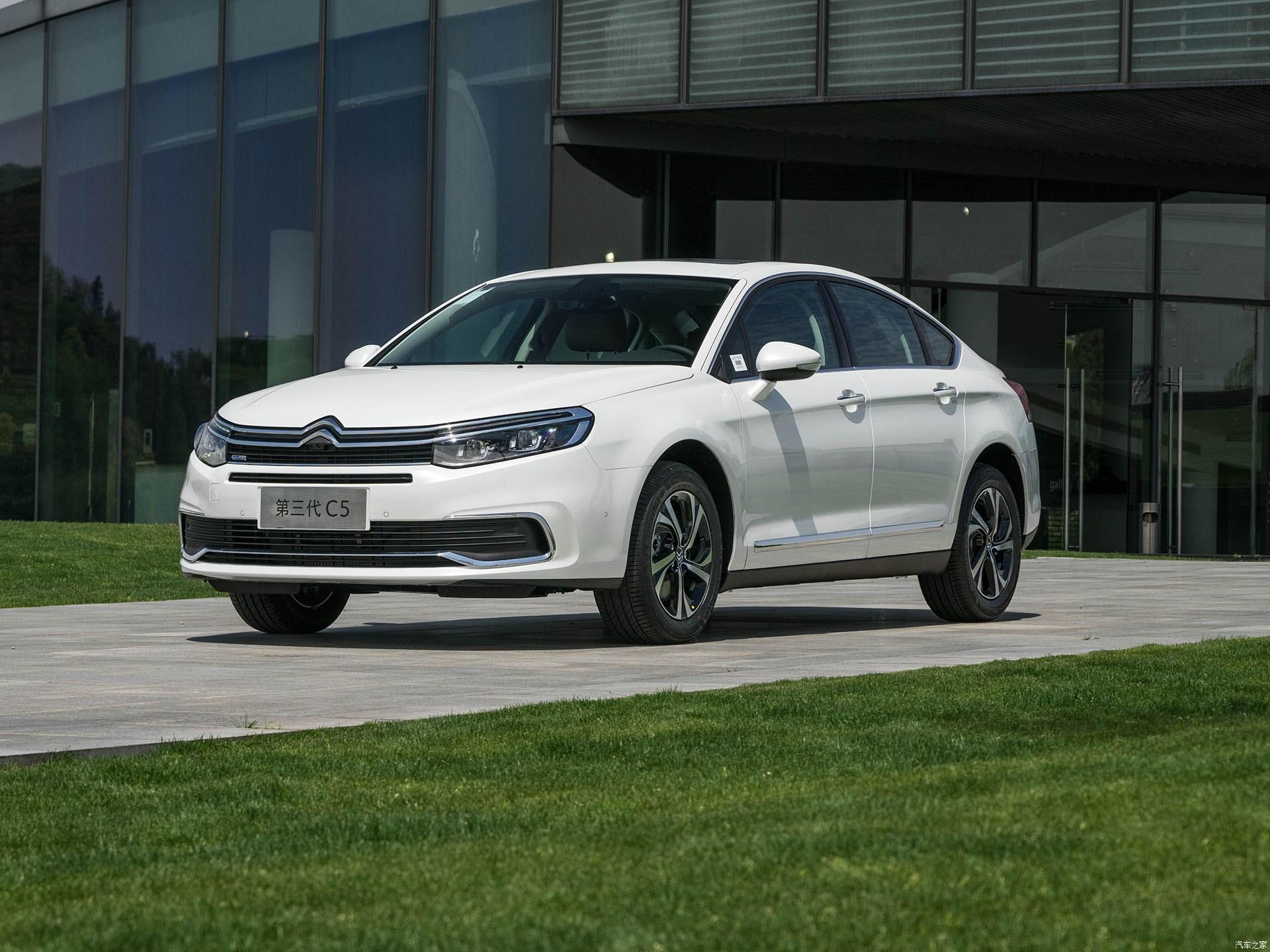 Седан Citroen C5 пережил сомнительный рестайлинг — ДРАЙВ