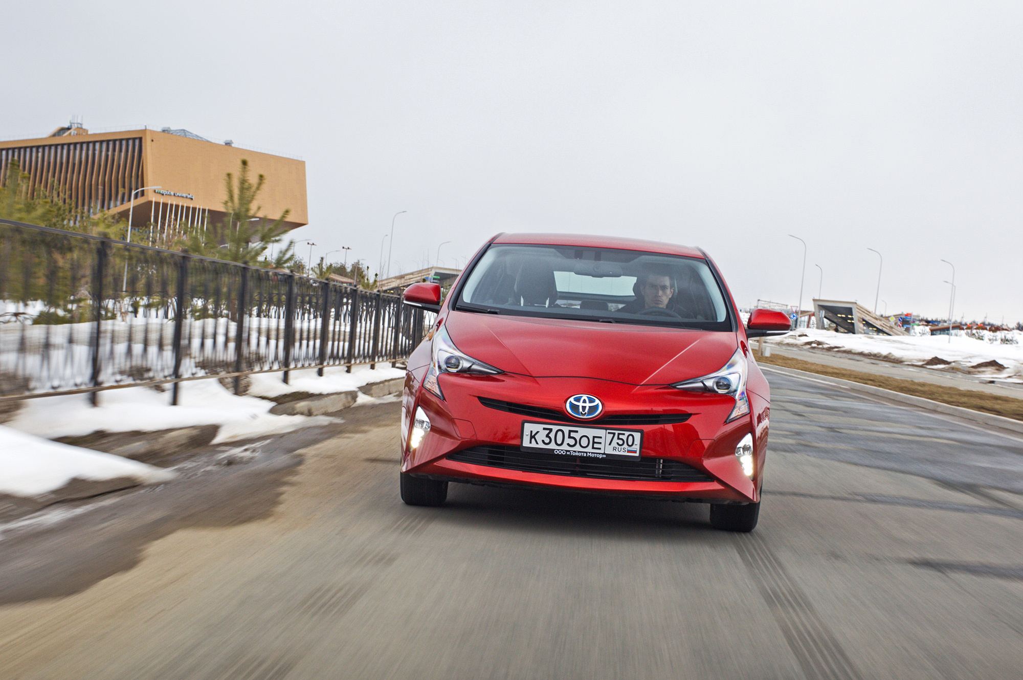 Смягчаем своё мнение о гибридомобиле Toyota Prius — ДРАЙВ