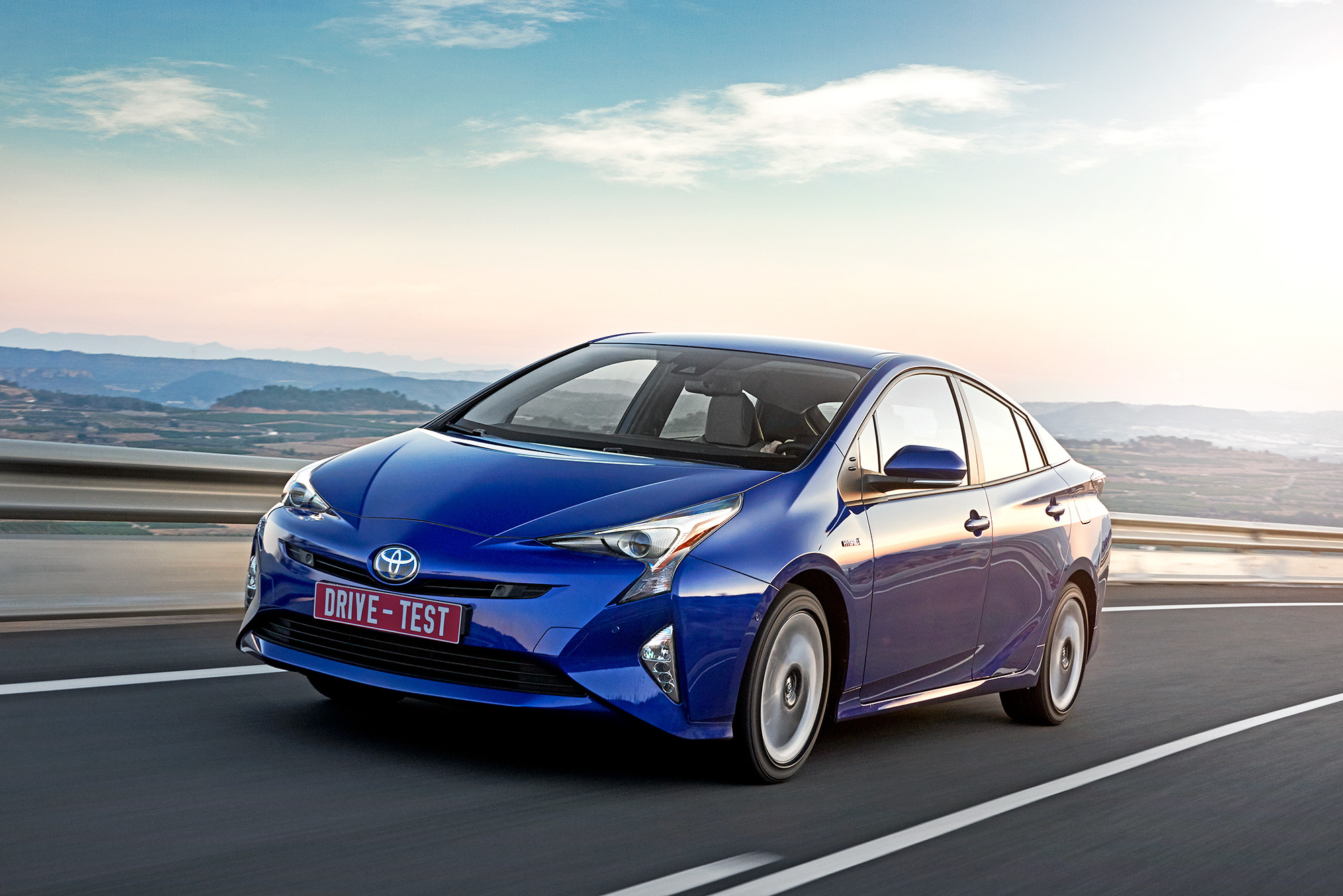 Смягчаем своё мнение о гибридомобиле Toyota Prius — ДРАЙВ