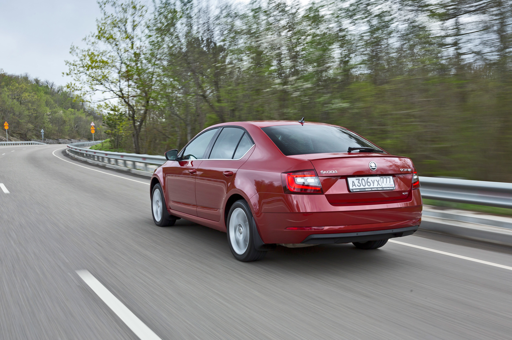 Смотрим в четыре глаза лифтбека Skoda Octavia — ДРАЙВ