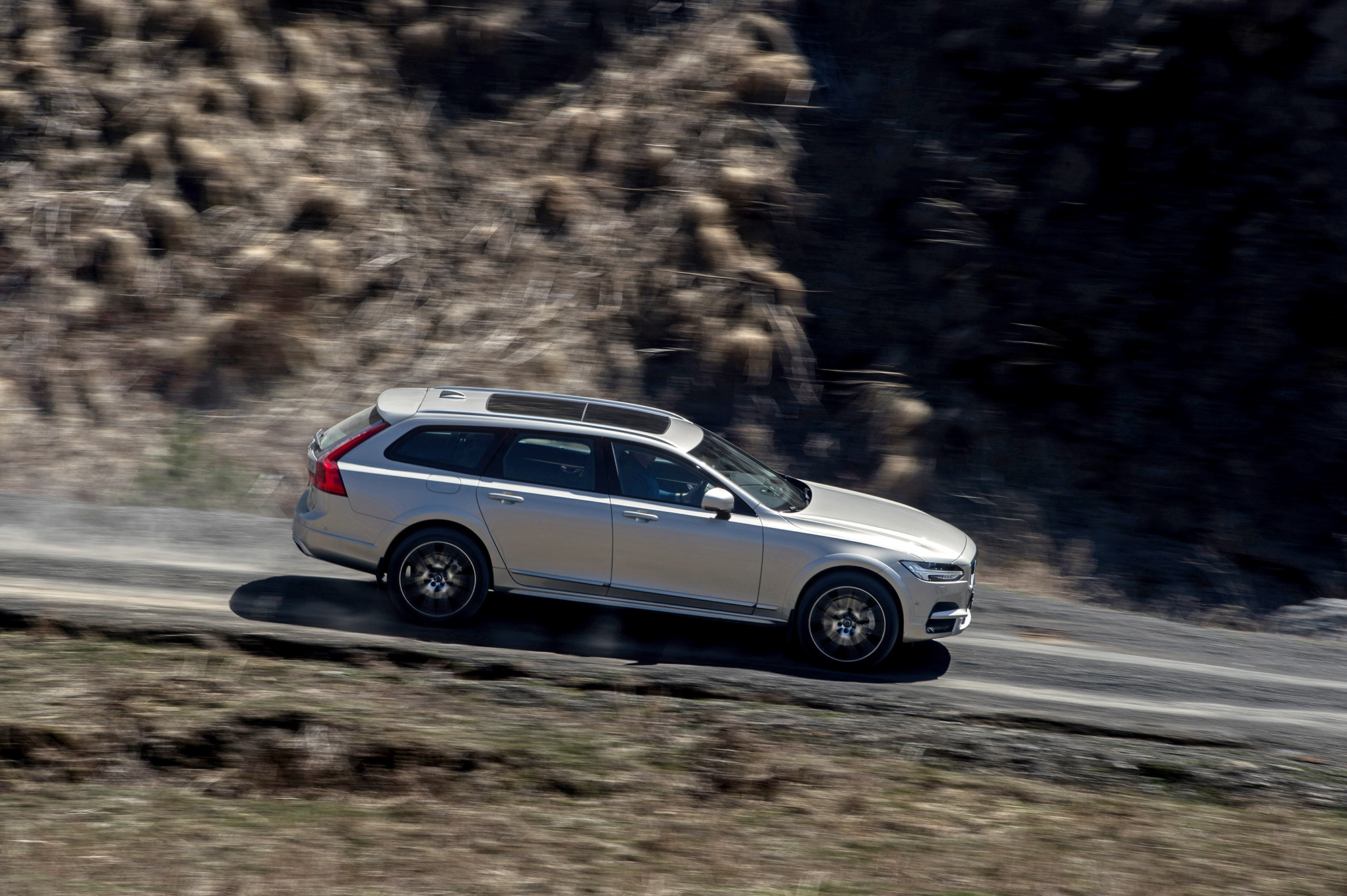 Стильно путешествуем на модели Volvo V90 Cross Country — ДРАЙВ