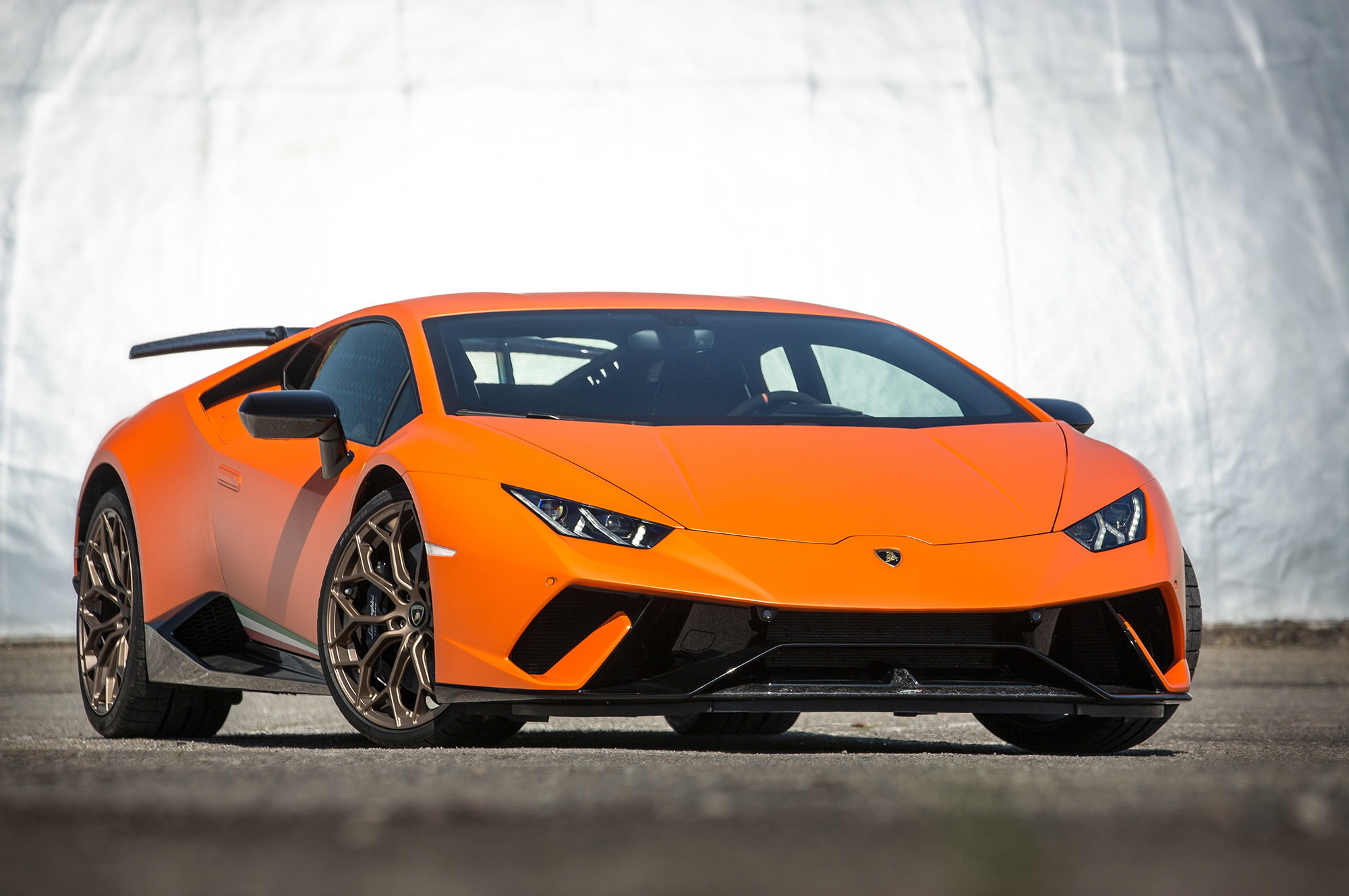 Вжимаем Lamborghini Huracan Performante в повороты Имолы — ДРАЙВ