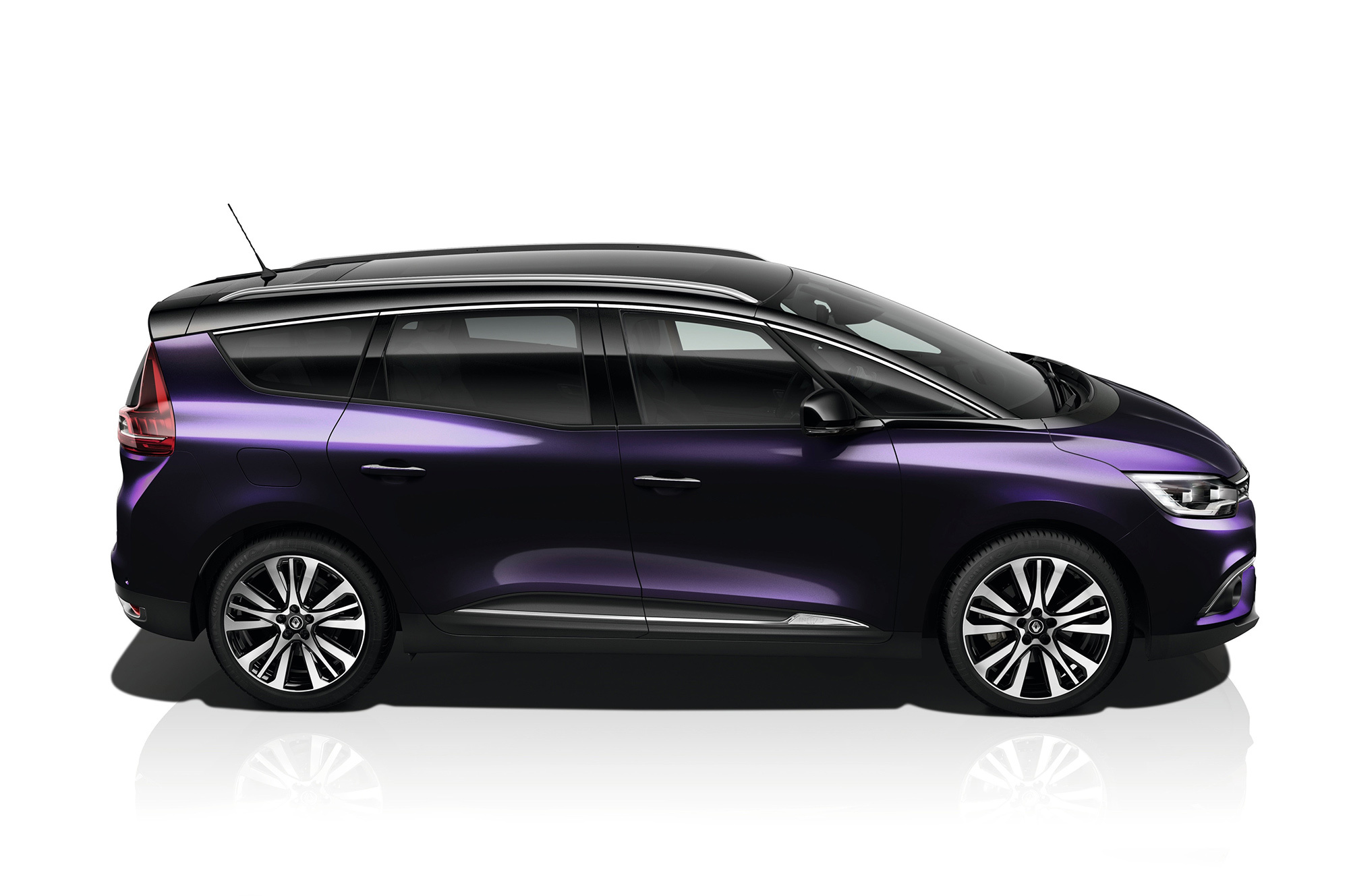 Вэны Renault Scenic и Grand Scenic облачились в Initiale Paris — ДРАЙВ