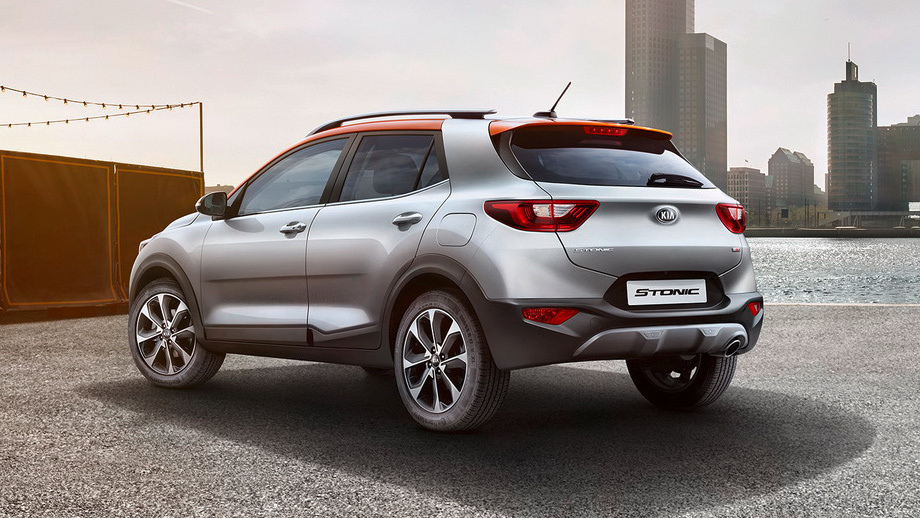 Двухцветная окраска кузова позволит клиентам выбрать один из 20 возможных вариантов. Объём багажника равен 352 л. Например, у модели <a href="/e/Bl6GQEAASFc" class="c-link">Ford Ecosport</a> этот показатель достигает 333 л, а у <a href="/e/BpY3AEAABMw" class="c-link">Peugeot 2008</a> ― 360 л.