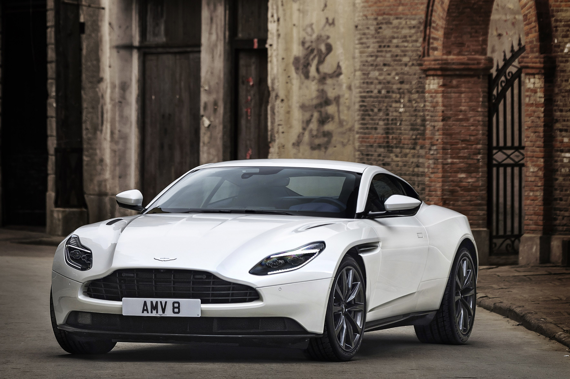 Суперкар Aston Martin DB11 обрёл мотор Mercedes-AMG — ДРАЙВ