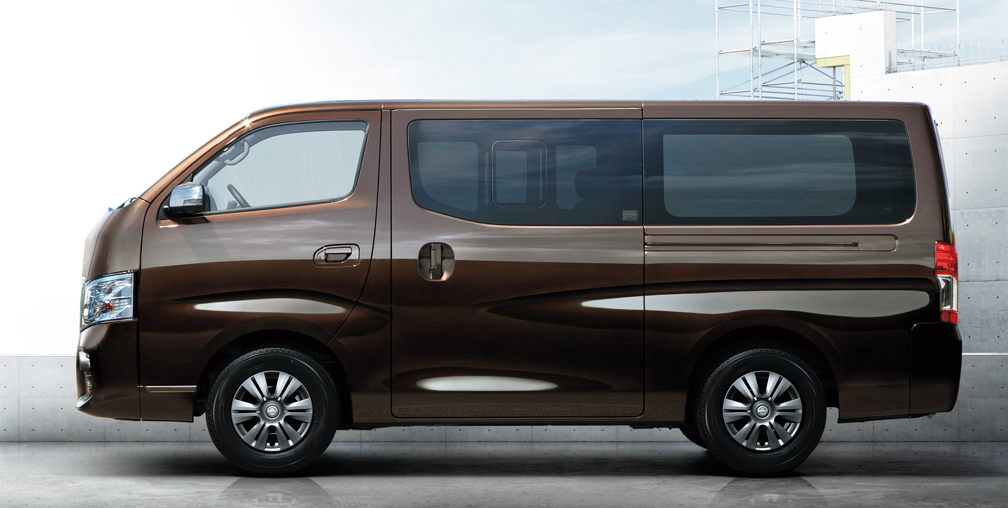 Создатели отрядили вэну Nissan NV350 Caravan новые системы — ДРАЙВ