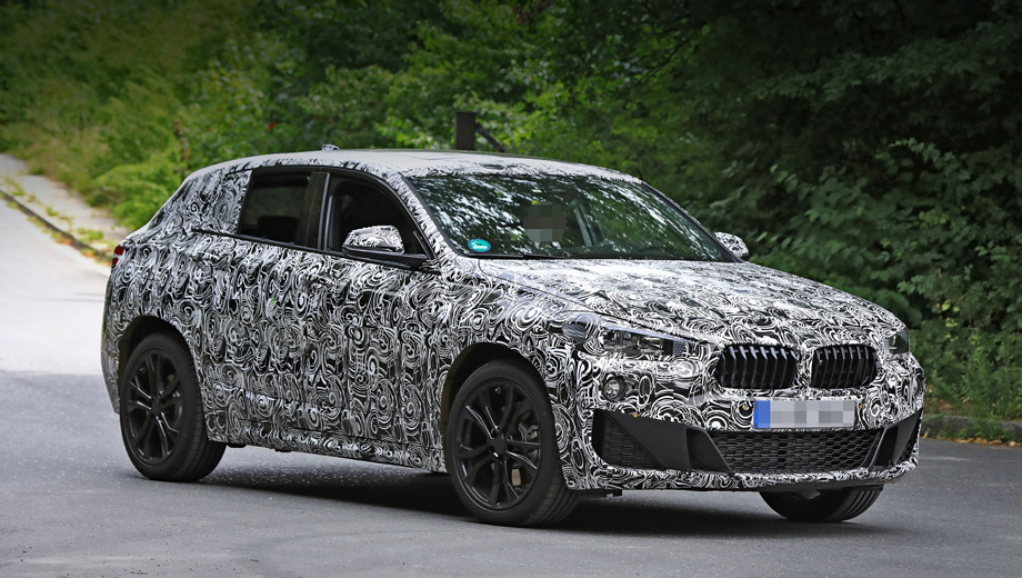Bmw x2. На европейском рынке старт продаж BMW X2 намечен, предположительно, на второй квартал 2018-го. Ожидается, что в Германии базовая версия с дизелем и передним приводом будет стоить 35 тысяч евро. Для сравнения, базовый BMW X1 sDrive18i (140 л.с.) оценивается в 31 700 евро.