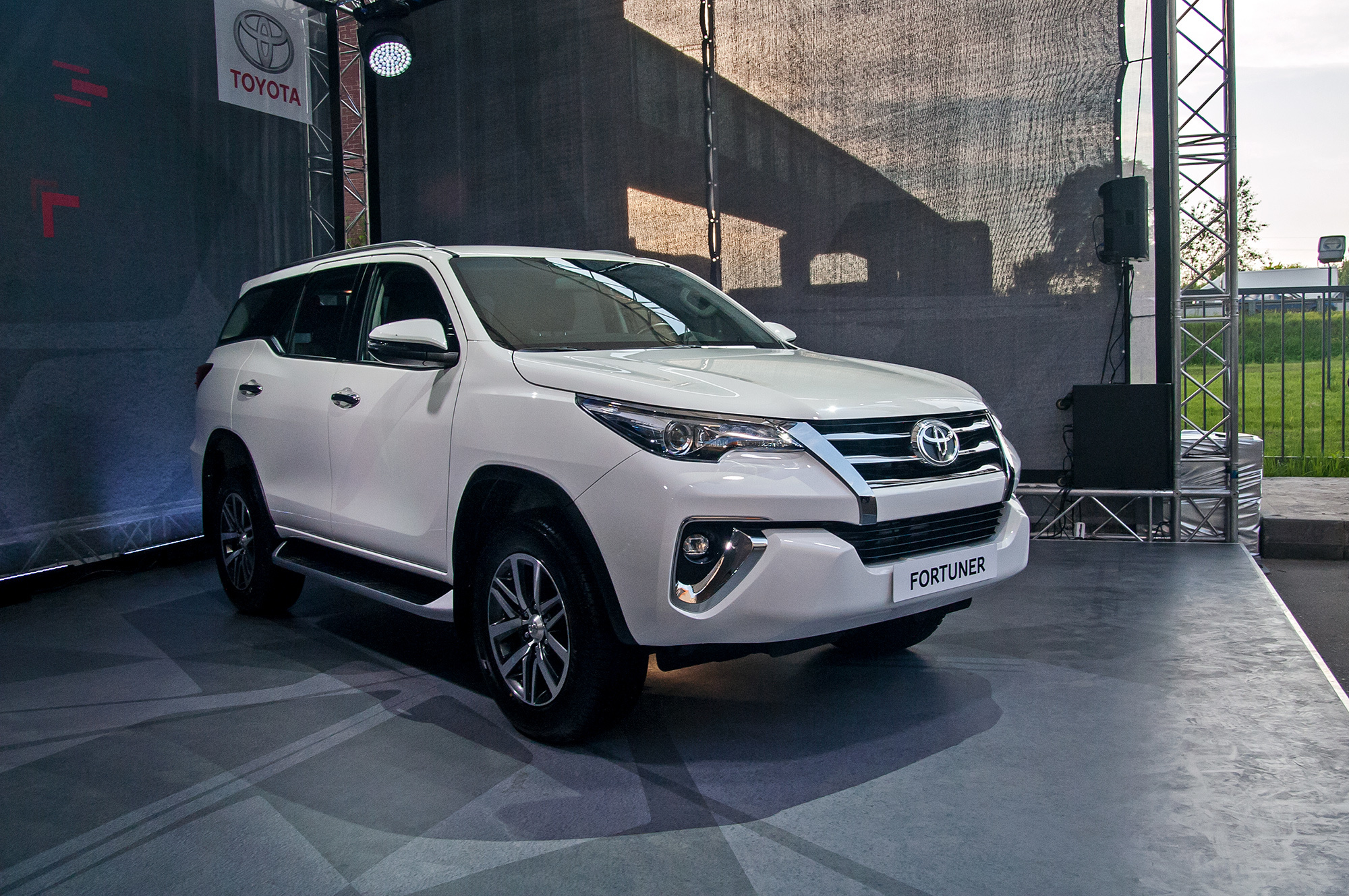 Перешагиваем порог внедорожника Toyota Fortuner для России — ДРАЙВ