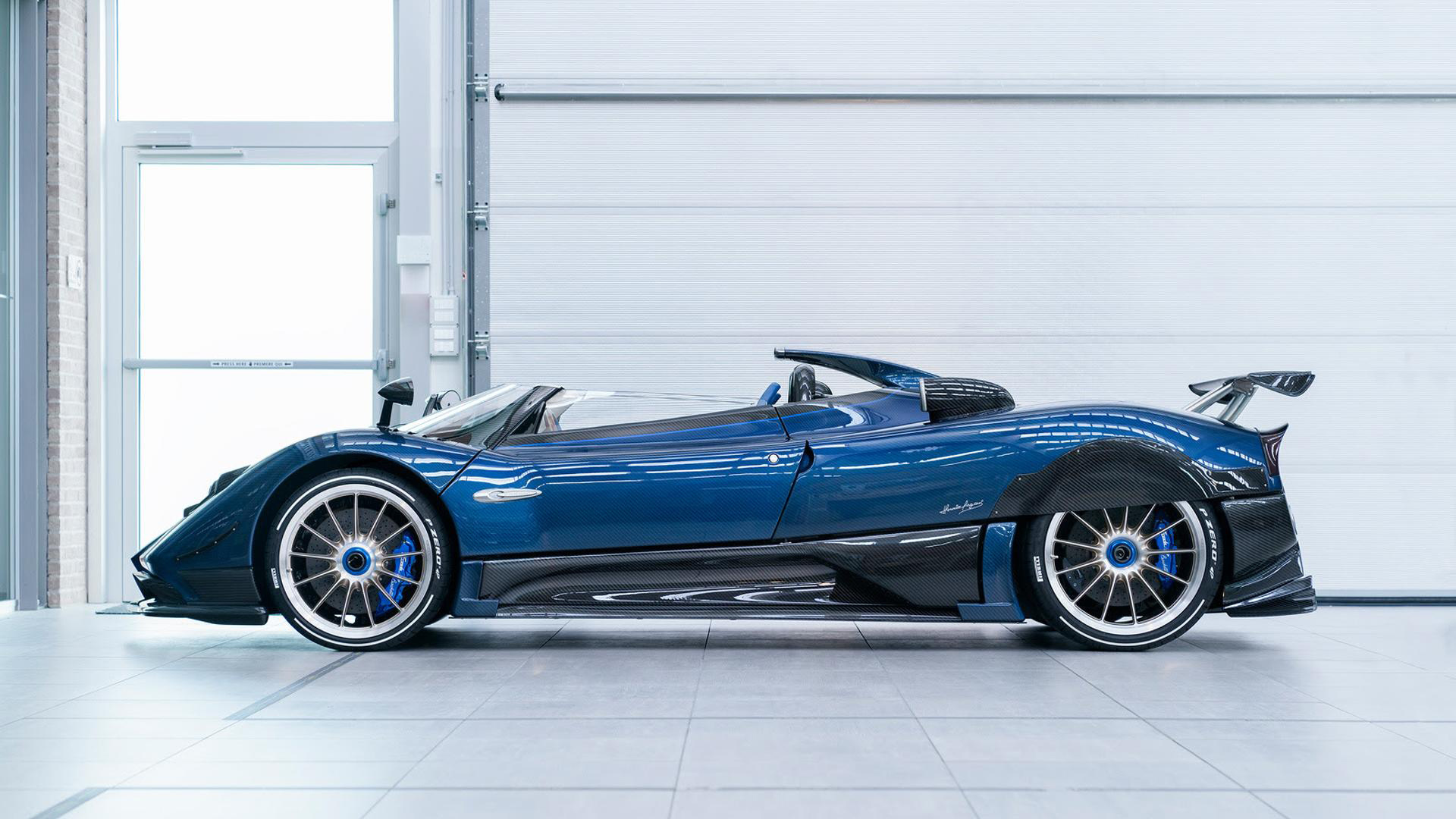 Суперкар Pagani Zonda HP Barchetta перенял материалы Уайры — ДРАЙВ