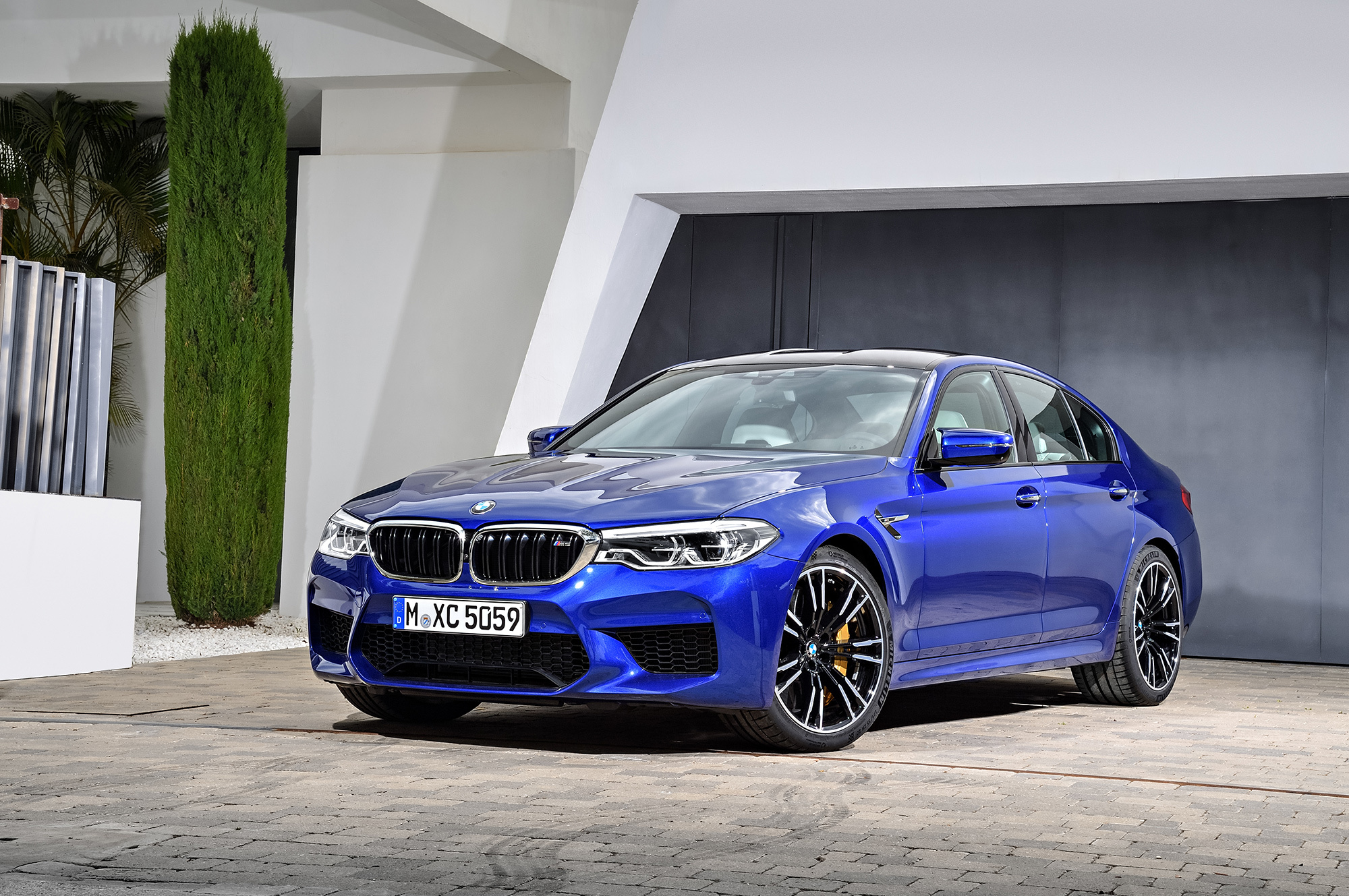 Модель BMW M5 стала одной из быстрейших в классе — ДРАЙВ