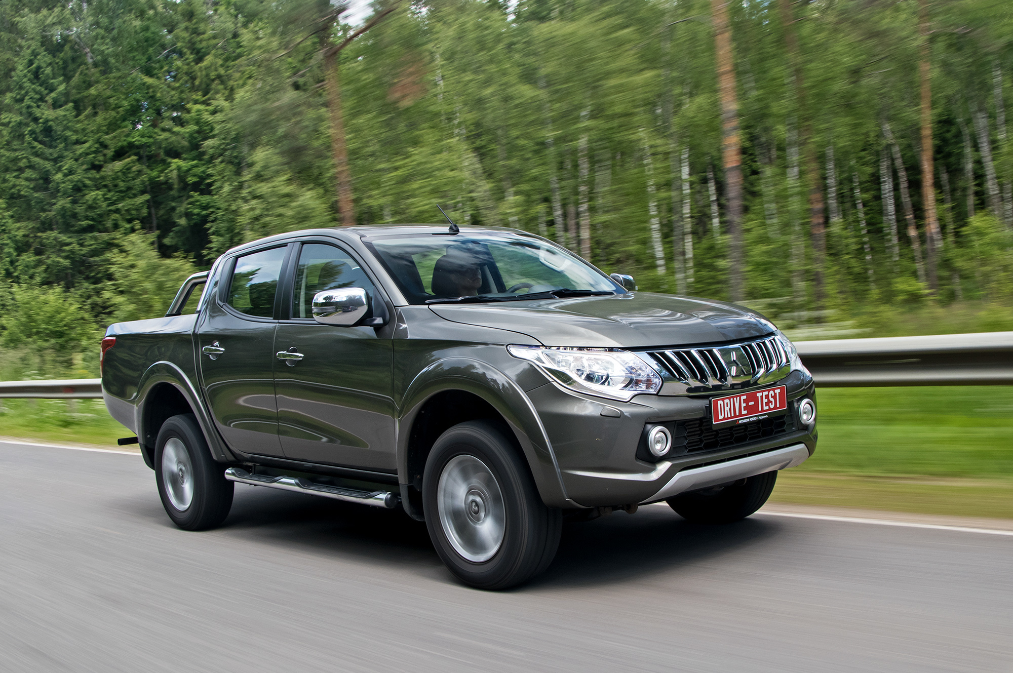 Бежим из города на пикапах Isuzu D-Max и Mitsubishi L200 — ДРАЙВ