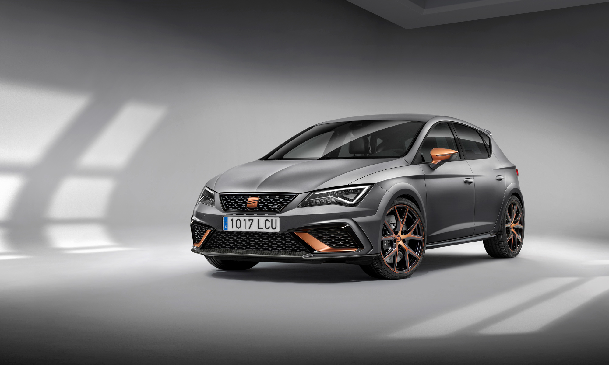 Хот-хэтч Seat Leon Cupra R стал самым мощным и редким Сеатом — ДРАЙВ