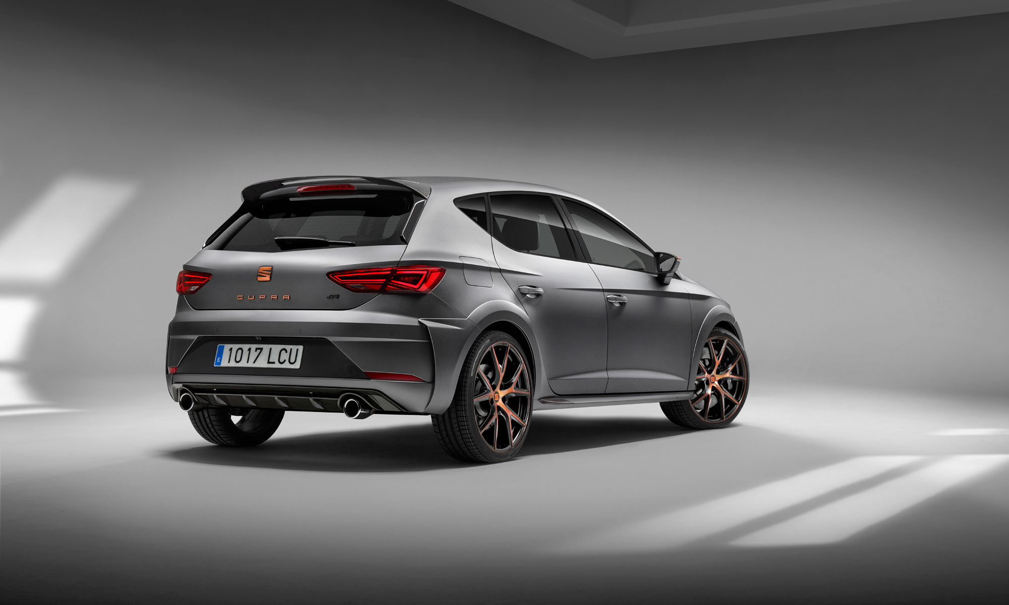 Хот-хэтч Seat Leon Cupra R стал самым мощным и редким Сеатом — ДРАЙВ