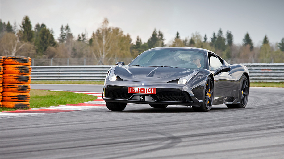 Ferrari 458 speciale сзади