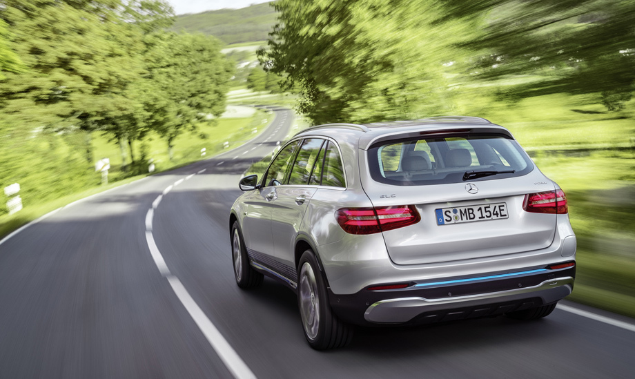             Передняя подвеска водородного паркетника — на обычных пружинах, а задняя — пневматическая с автоматической регулировкой уровня.
