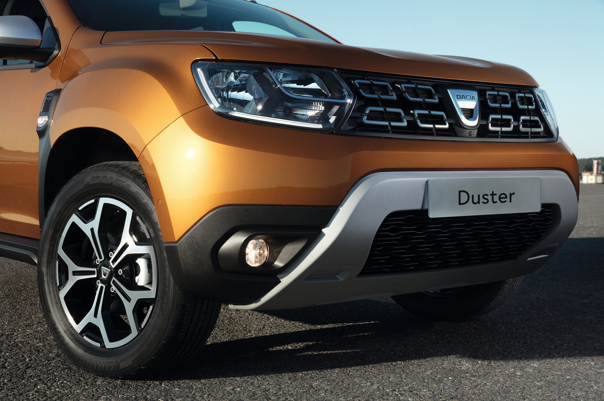 Паркетник Dacia Duster стал комфортнее и безопаснее — ДРАЙВ