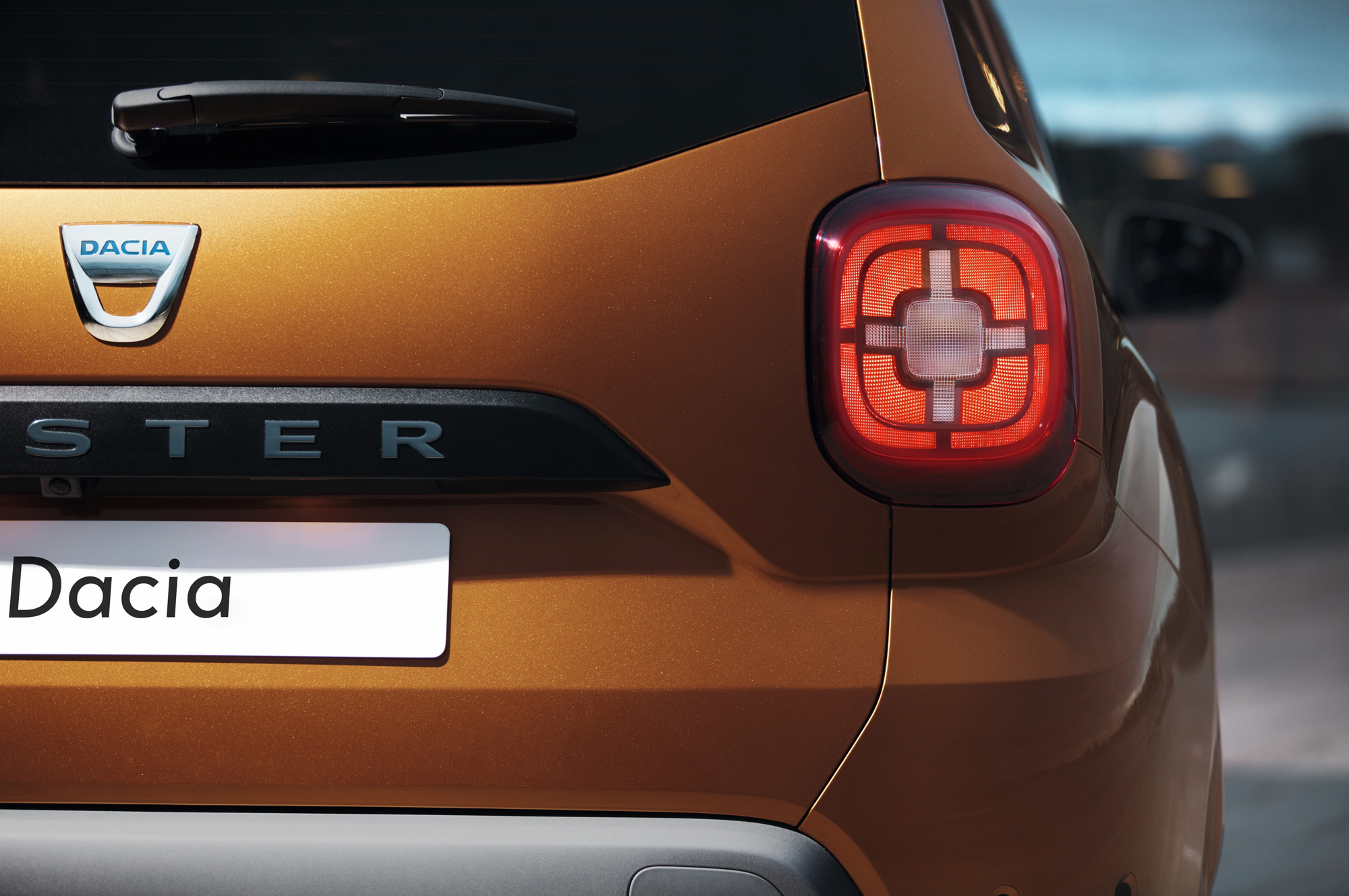 Паркетник Dacia Duster стал комфортнее и безопаснее — ДРАЙВ