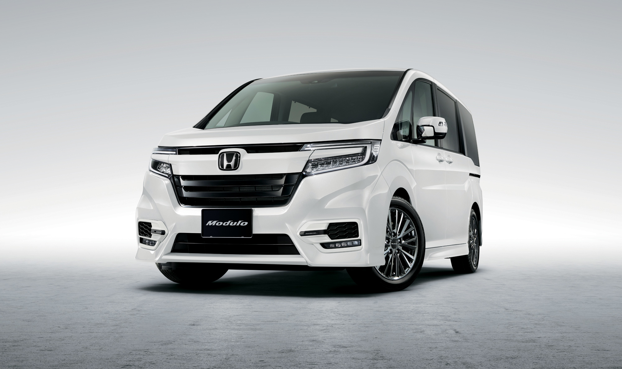 Минивэн Honda Step WGN Spada получил гибридную установку — ДРАЙВ