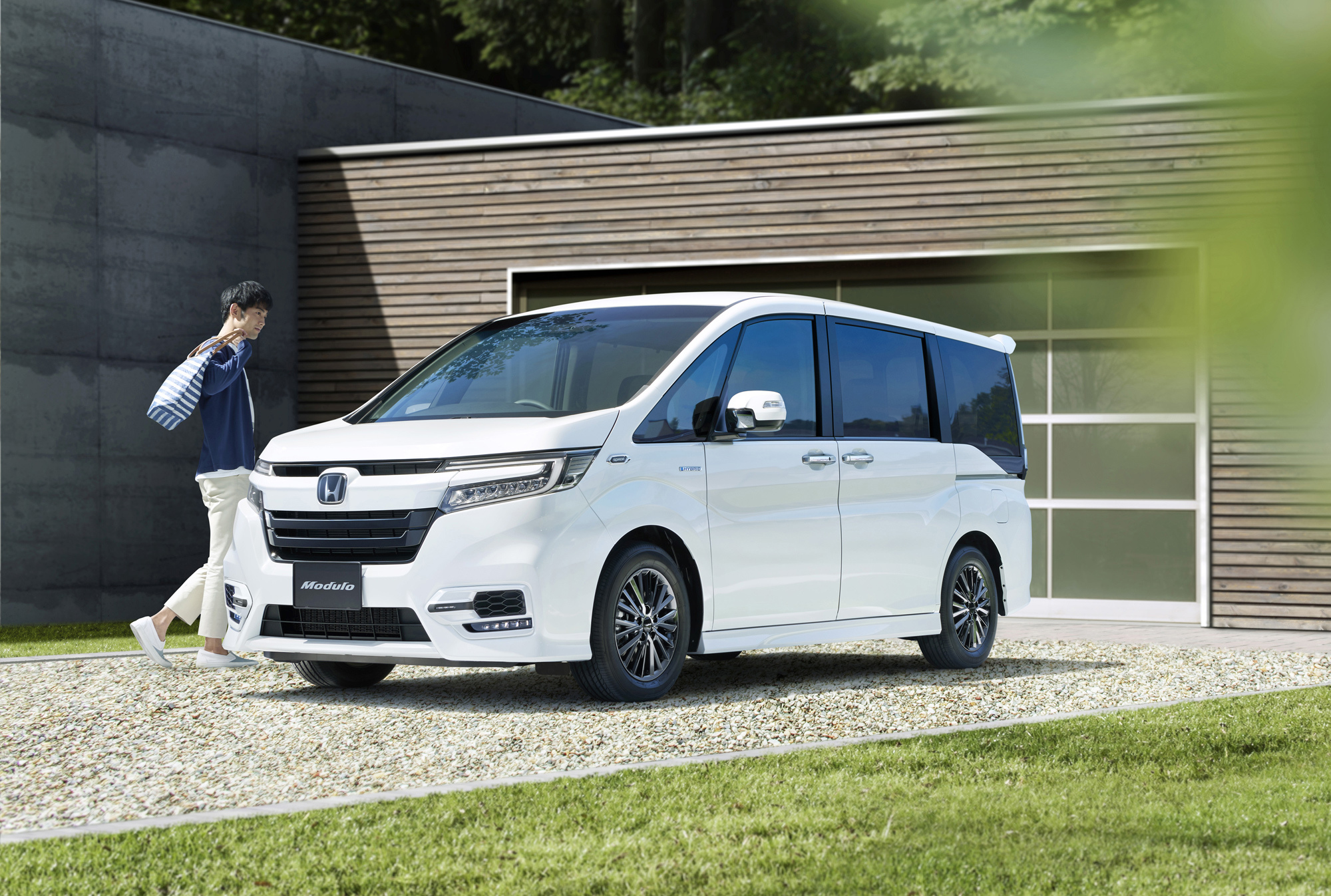 Минивэн Honda Step WGN Spada получил гибридную установку — ДРАЙВ