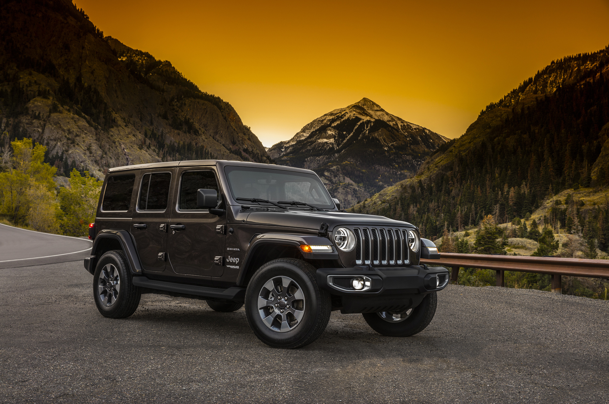 Внедорожник Jeep Wrangler доказал верность историческому стилю — ДРАЙВ