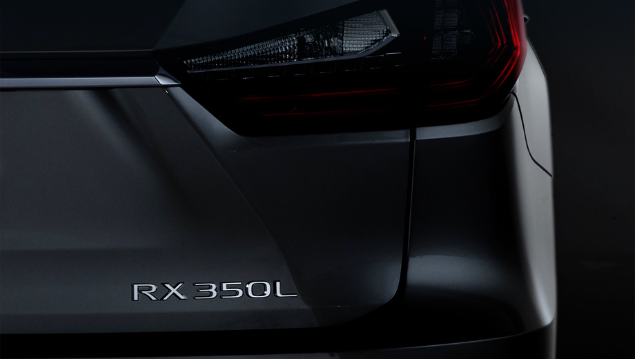 Lexus rx,Lexus rx l. Оптика на удлинённой машине та же, что мы видим на RX сейчас. А измениться должны пятая дверь и заднее стекло.