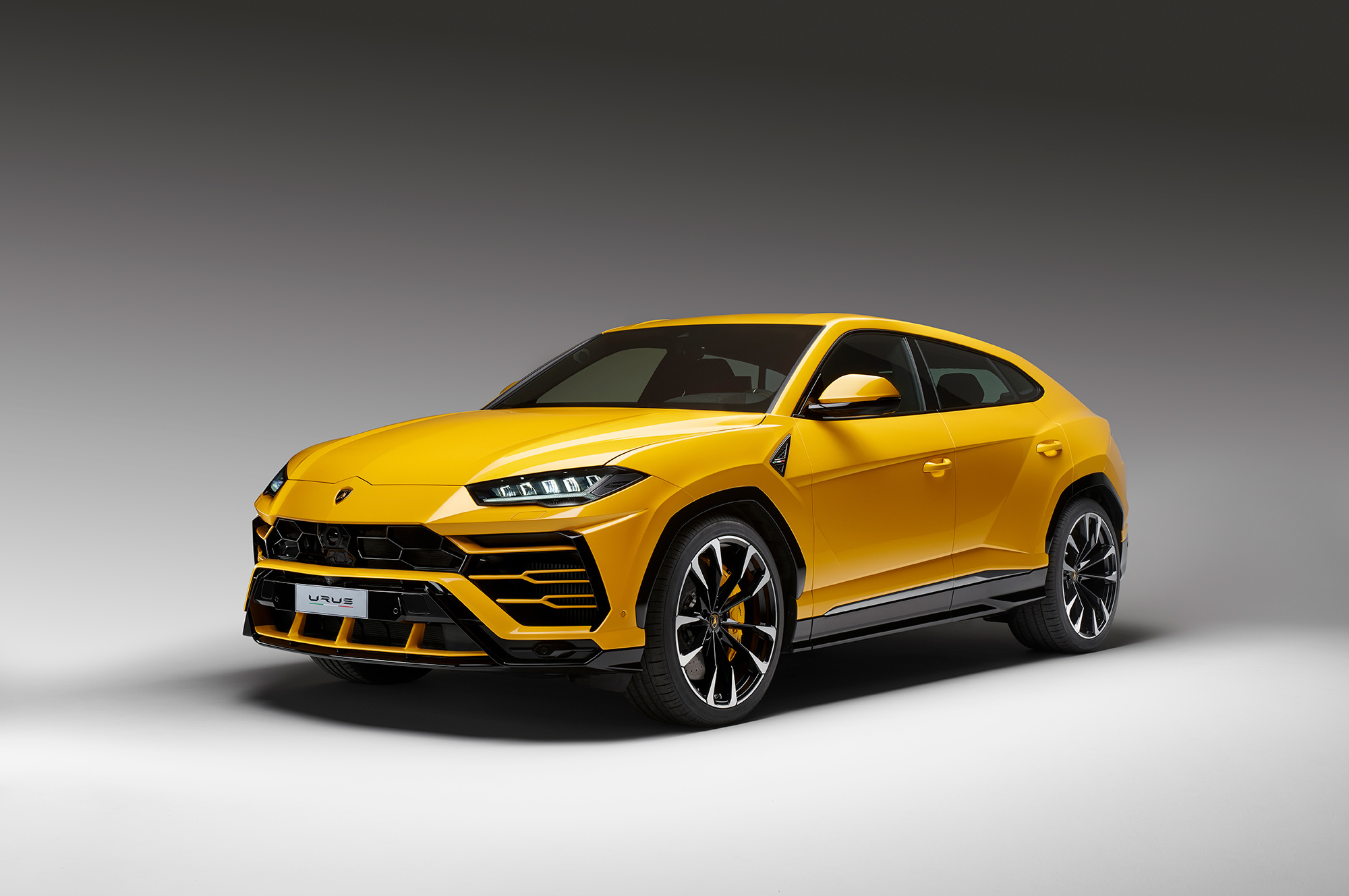 Рекордный кроссовер Lamborghini Urus появится в России весной — ДРАЙВ