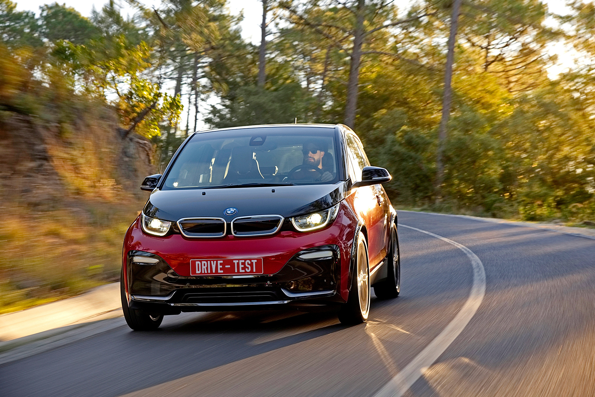 Думаем о тёплых странах в озорном электрокаре BMW i3s — ДРАЙВ