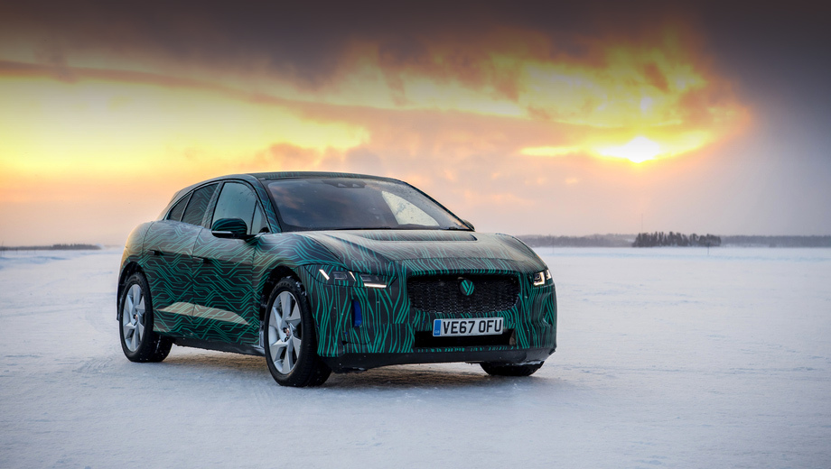 Jaguar i-pace. Создатели модели хотели проверить стабильность и управляемость кроссовера на снегу, а ещё посмотреть, как будет работать его начинка на сильном холоде.