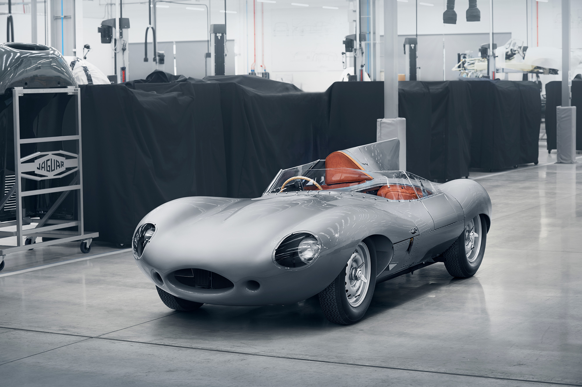 Фирма Jaguar возобновила производство гоночной баркетты D-type — ДРАЙВ