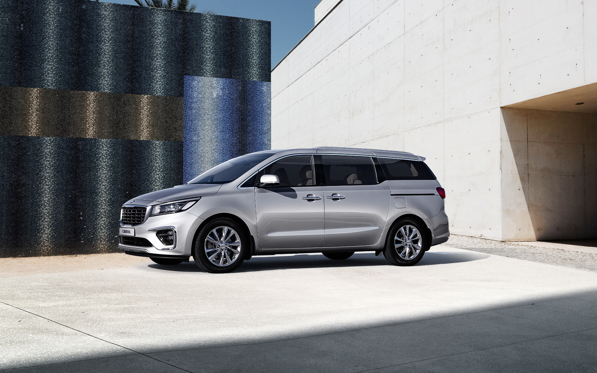 Минивэн Kia Carnival получил новую коробку передач — ДРАЙВ