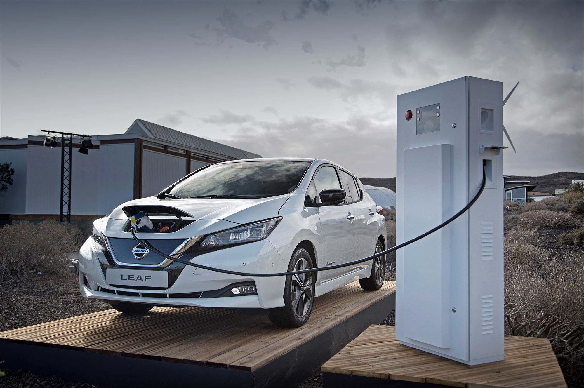 Управляем электрокаром Nissan Leaf при помощи одной педали — ДРАЙВ