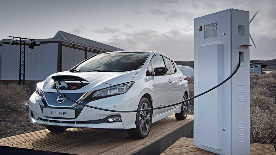 Nissan по-прежнему продвигает концепцию заработка с помощью Лифа, которая уже тестируется в Дании: электромобили, подключённые к двунаправленной зарядной колонке, могут подпитывать городскую сеть в пиковые часы. Годовой доход может составлять до тысячи евро.