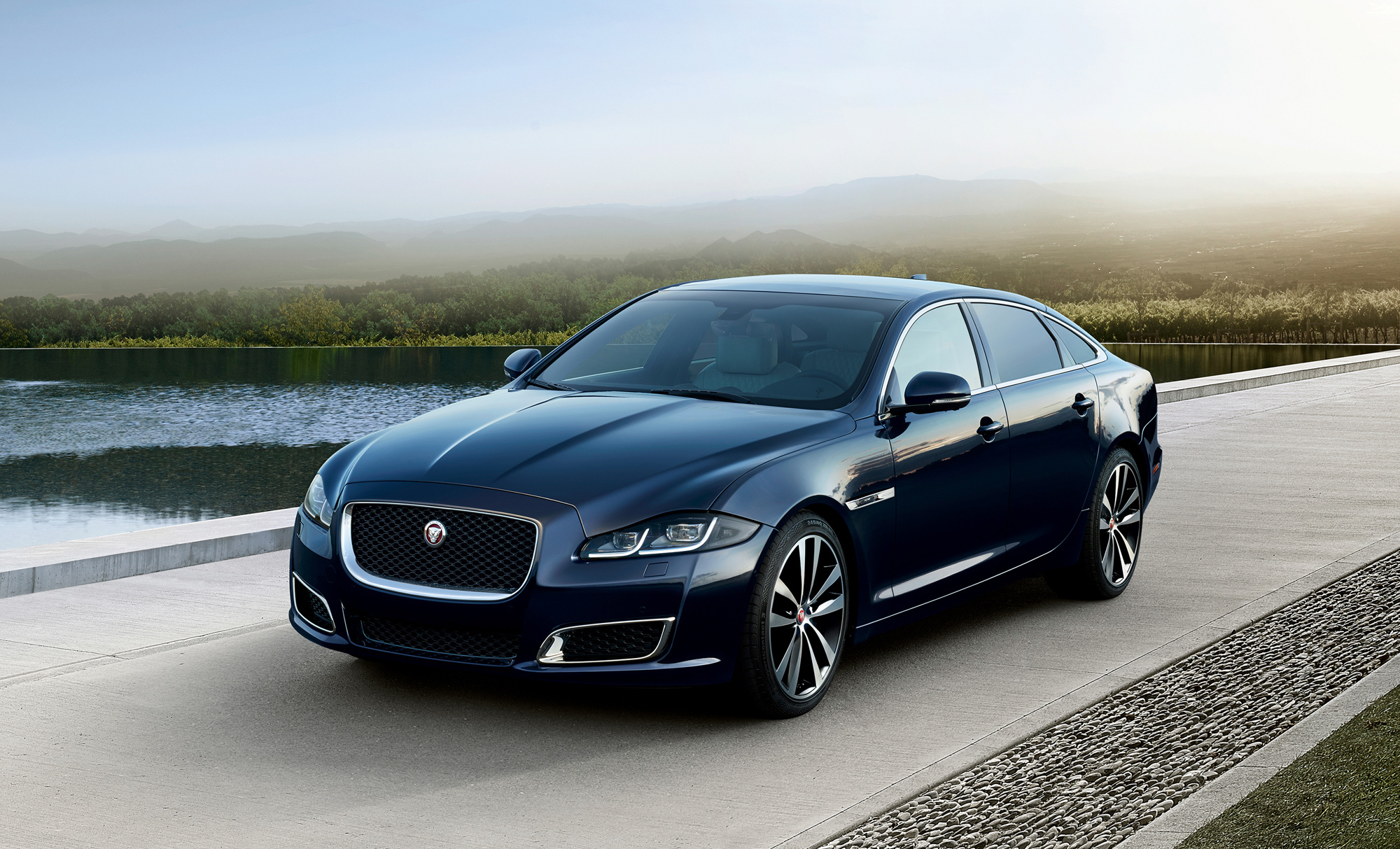 Особый седан Jaguar XJ50 украсил юбилей модели — ДРАЙВ