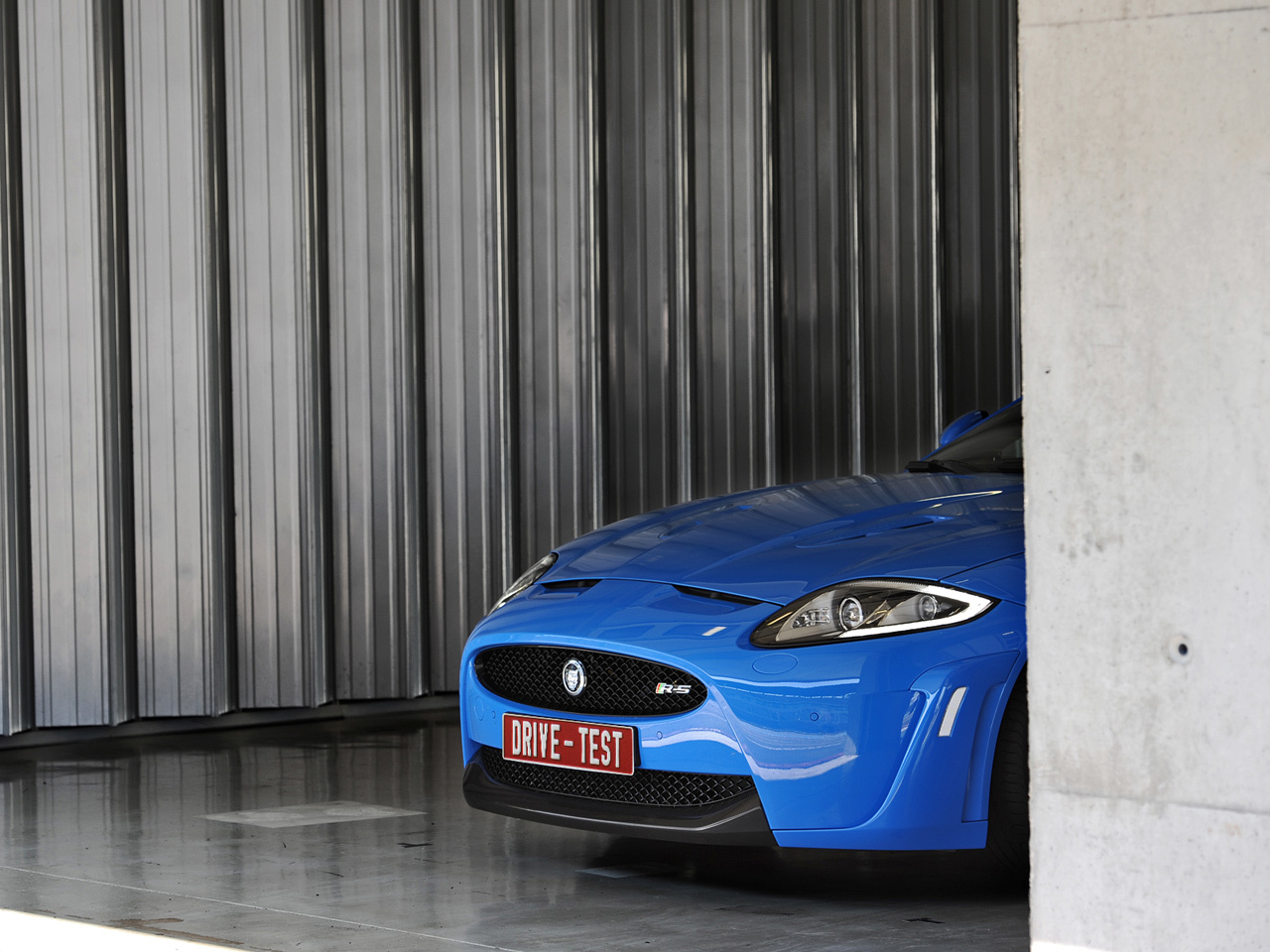 Пугаем Португалию рыком двухдверок Jaguar XK, XKR и XKR-S — ДРАЙВ