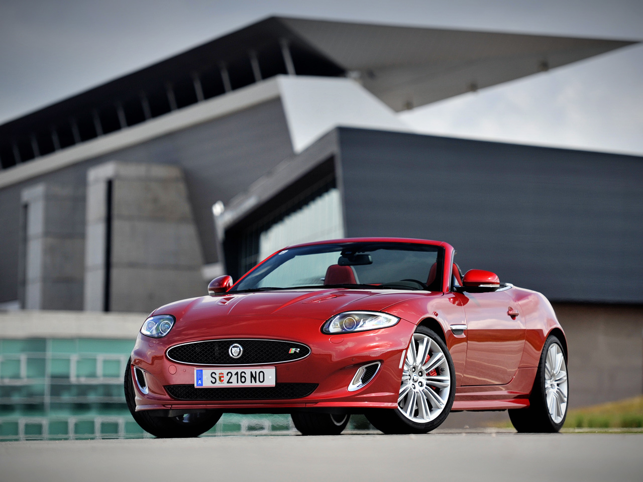 Пугаем Португалию рыком двухдверок Jaguar XK, XKR и XKR-S — ДРАЙВ