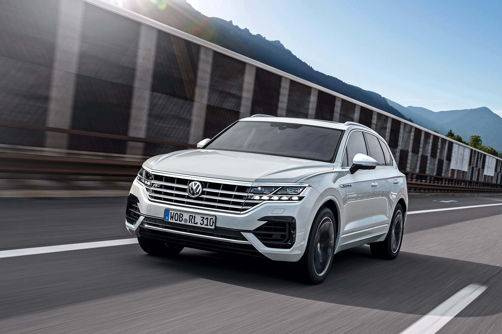 Пытаемся вдохновиться кроссовером Volkswagen Touareg — ДРАЙВ