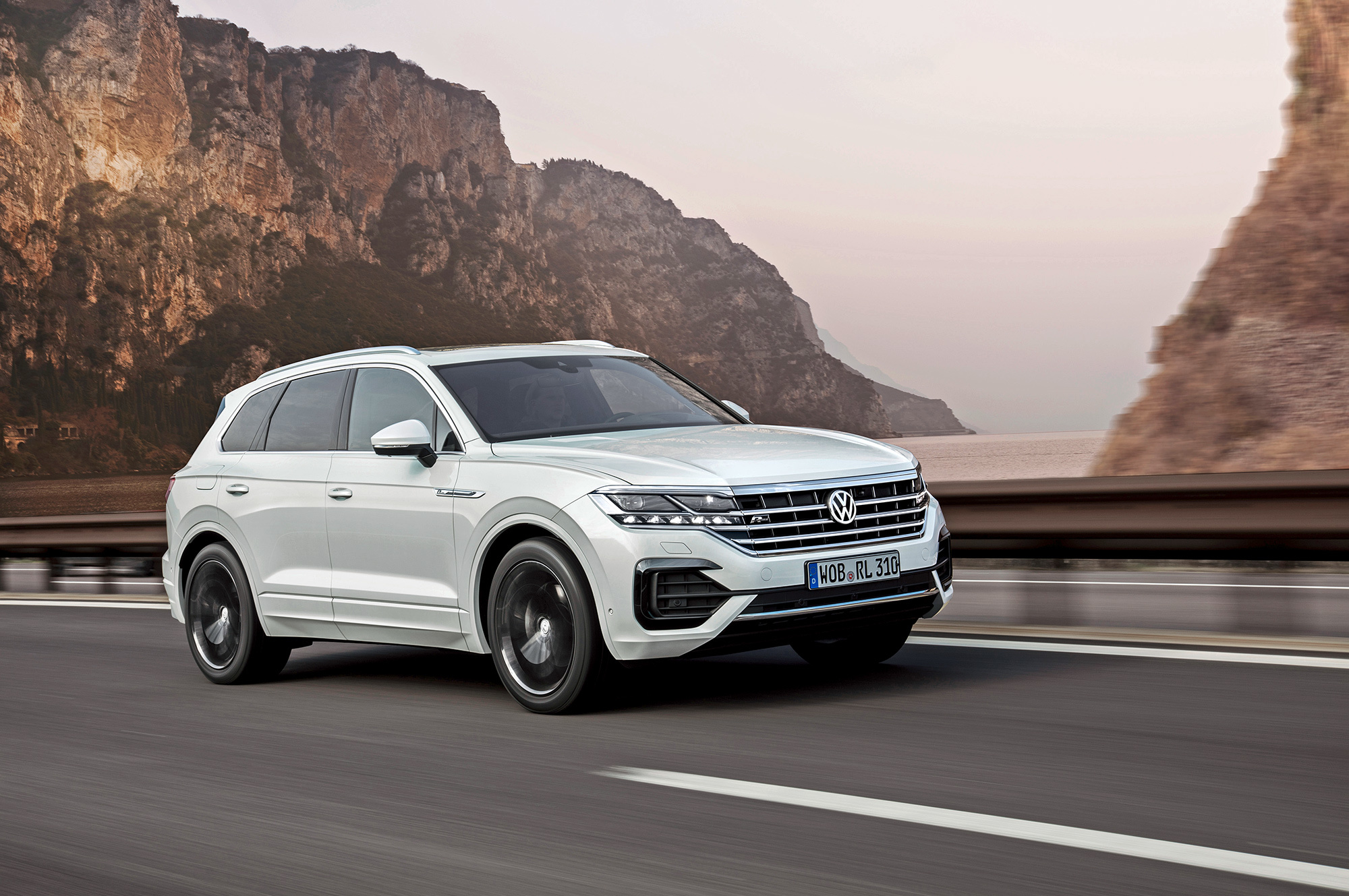 Пытаемся вдохновиться кроссовером Volkswagen Touareg — ДРАЙВ