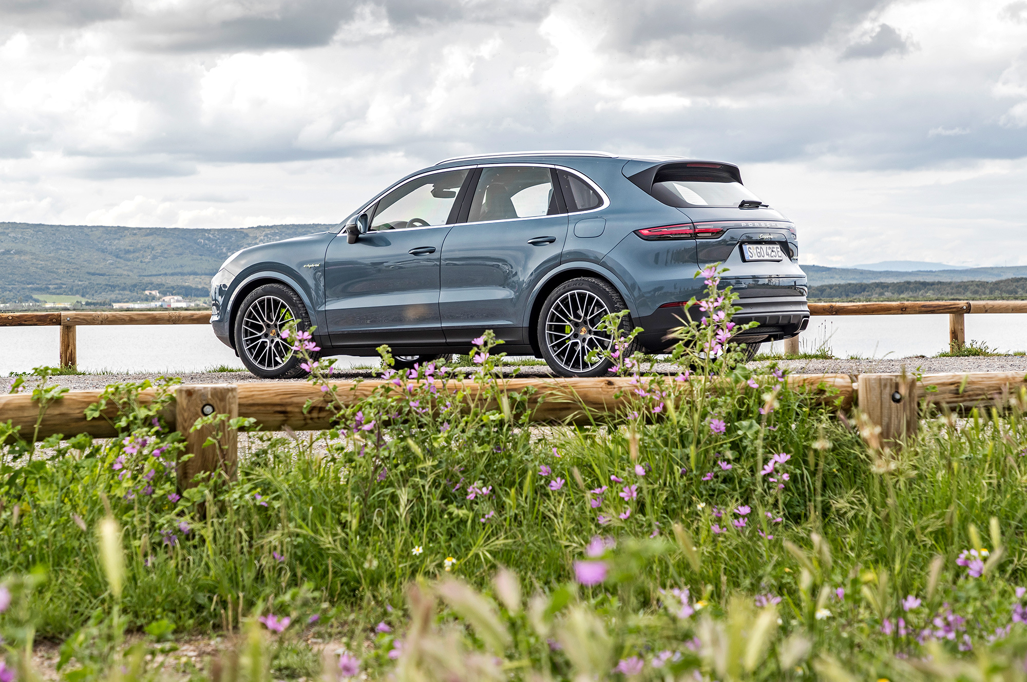 Запитываем от сети Porsche Cayenne E-Hybrid нового поколения — ДРАЙВ