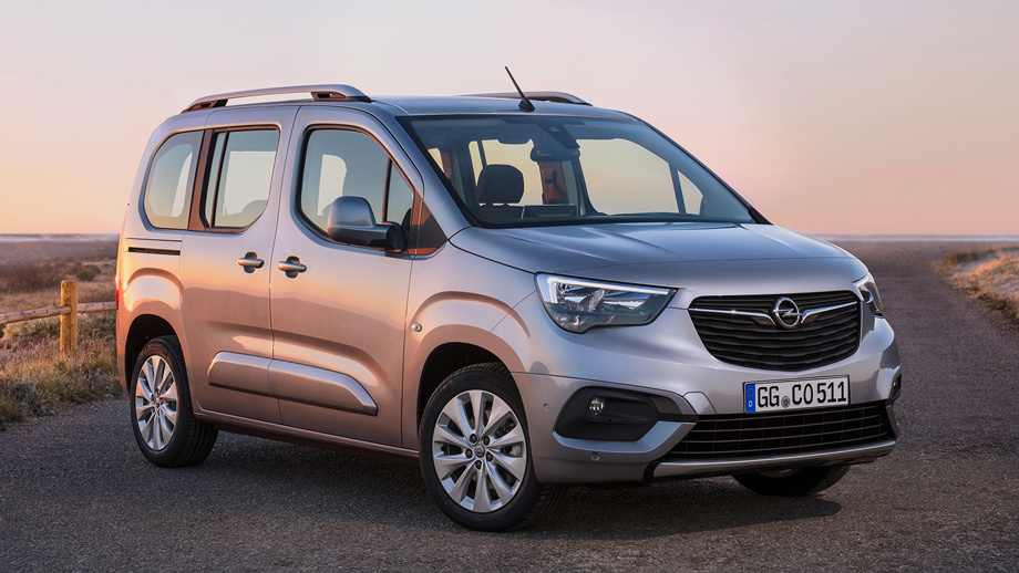             В линейке брендов Opel и Vauxhall остался лишь один компактвэн — Combo. Он идеально соответствует <a href="/e/BsOHAEAAAOU" class="c-link">требованиям</a> нового владельца Опеля, группы PSA, так как представляет собой перелицованный «каблучок» <a href="/e/Bt8UwEAAAPI" class="c-link">Citroen Berlingo</a>.
