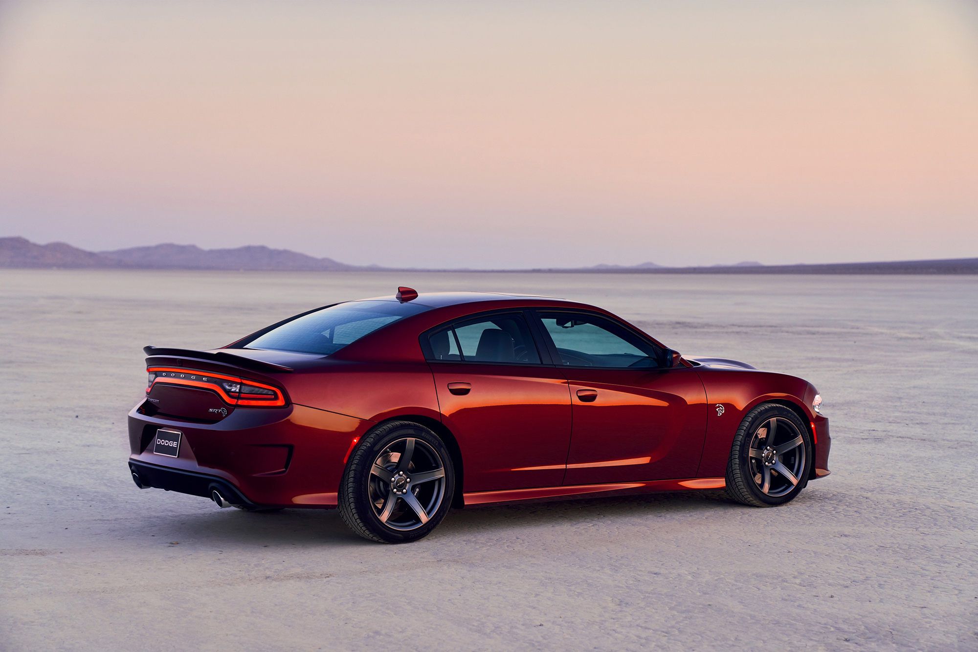 Седан Dodge Charger SRT Hellcat позаимствовал улучшения у Демона — ДРАЙВ