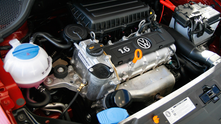 Фольксваген поло какой двигатель лучше. Двигатель Фольксваген поло седан 1.6 105. Двигатель Фольксваген поло седан 1.6. VW Polo sedan CFNA. Polo 2011 двигатель.